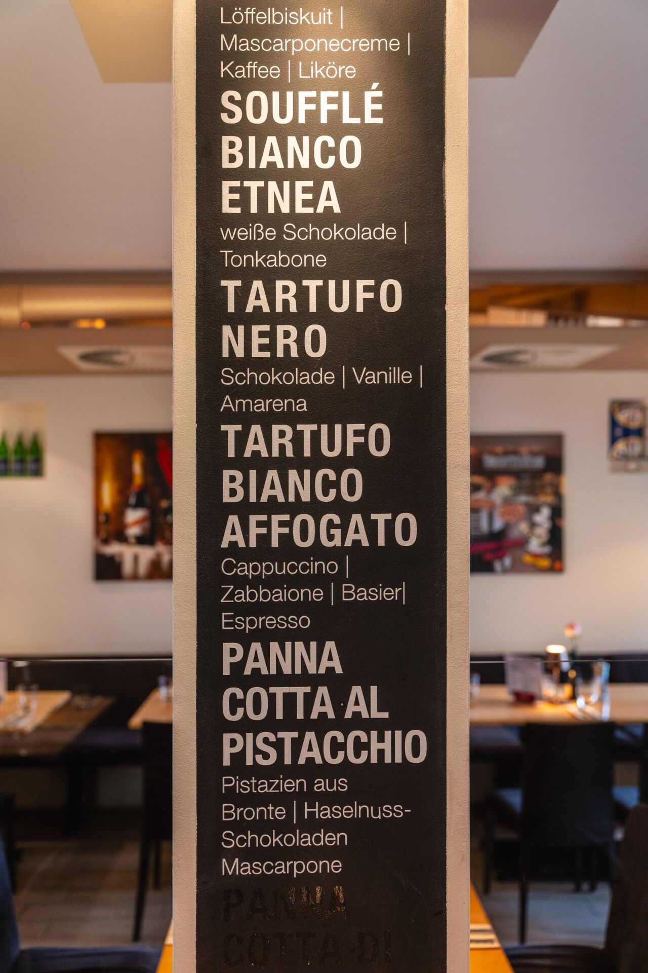 Kreidetafel mit den Dolci im Ristorante Taormina
